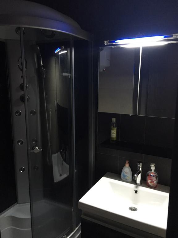 Black-White Rooms Batumi Exterior foto